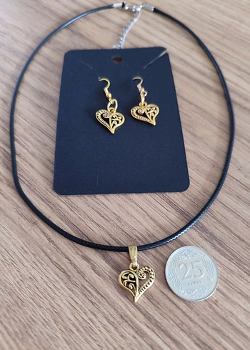 Altın Renkli Kalp Desenli Kısa Kolye ve Küpe Seti - Görsel 3