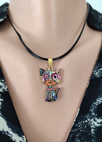 Kedi figürlü kolye