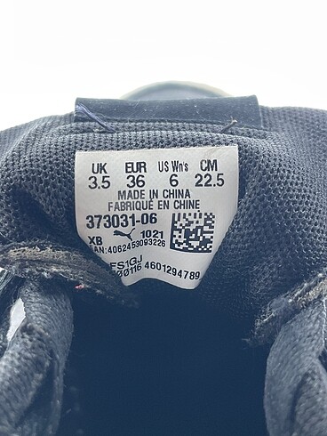 36 Beden siyah Renk Puma Spor Ayakkabı %70 İndirimli.
