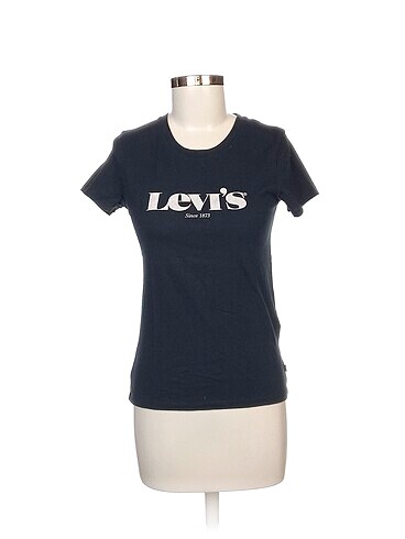 Levis T-shirt %70 İndirimli.