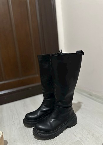 Zara Siyah Deri Çizme