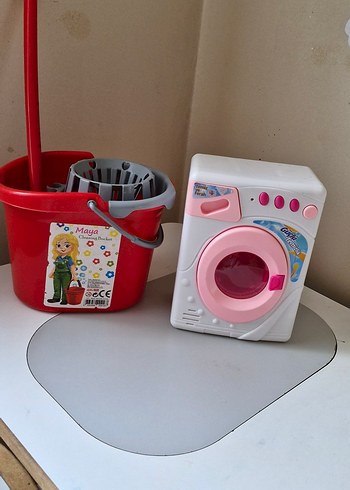 Pembe Oyuncak Çamaşır Makinesi ve Temizlik Kovası