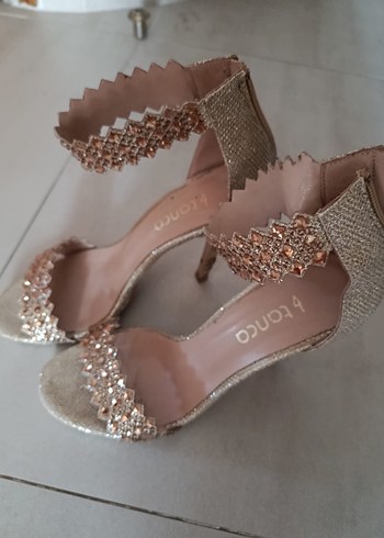 Altın Renkli Yılan Desenli Topuklu Kadın Ayakkabı - Görsel 3