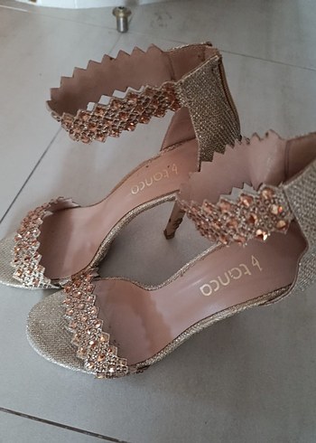 Altın Renkli Yılan Desenli Topuklu Kadın Ayakkabı - Görsel 5