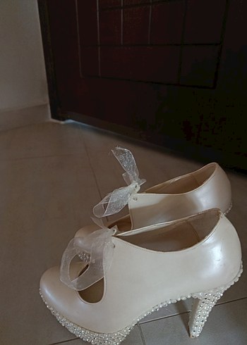 Beyaz Fiyonk Detaylı Dolgu Topuklu Gelin Ayakkabısı - Görsel 3