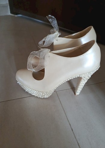 Beyaz Fiyonk Detaylı Dolgu Topuklu Gelin Ayakkabısı - Görsel 4