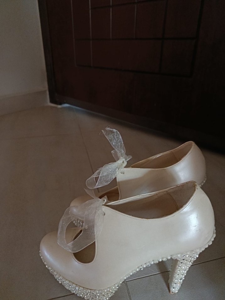 Beyaz Fiyonk Detaylı Dolgu Topuklu Gelin Ayakkabısı - Görsel 3