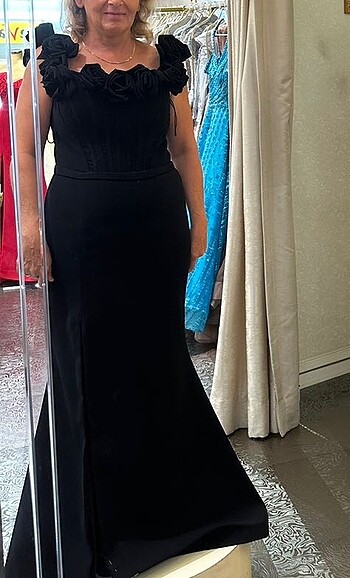 Elize abiye karum siyah güllü korseli elbise