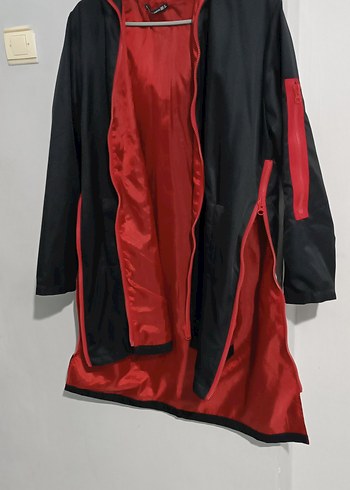 Kırmızı Siyah Kapüşonlu Uzun Spor Yağmurluk - Görsel 2