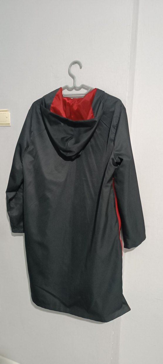 Kırmızı Siyah Kapüşonlu Uzun Spor Yağmurluk - Görsel 4