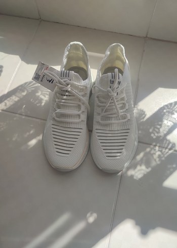 39 Beden Beyaz Stiletto Topuklu Spor Ayakkabı
