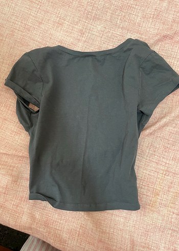 V Yaka Kısa Kollu Gri sırt açık dekolteli tişört