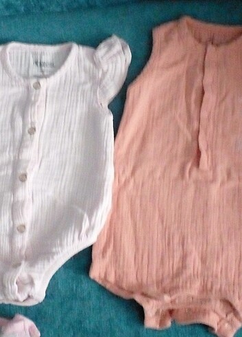 Lekesiz temiz çeşitli bebek kıyafetleri
toplam 15 adet ürün - Görsel 8