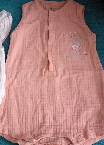 Lekesiz temiz çeşitli bebek kıyafetleri
toplam 15 adet ürün - Görsel 14