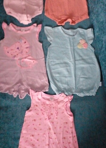 Lekesiz temiz çeşitli bebek kıyafetleri
toplam 15 adet ürün - Görsel 15