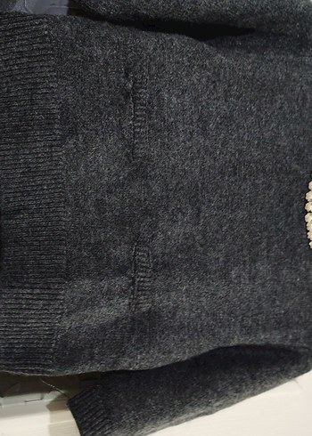 Zincir Detaylı Gri Kadın Triko Kazak - Görsel 4