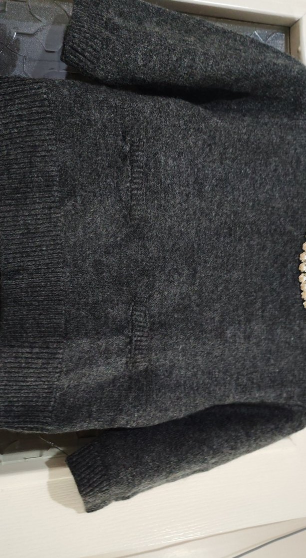 Zincir Detaylı Gri Kadın Triko Kazak - Görsel 4