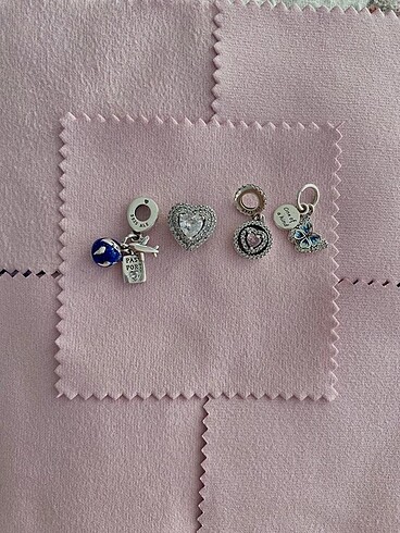 Beden ÇİFT SALLANTILI KELEBEK CHARM