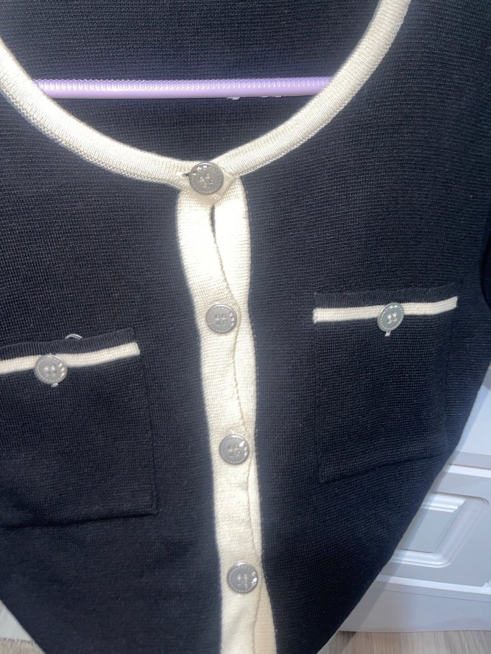 Düğmeli Siyah Kısa Kollu Triko Hırka - Görsel 3