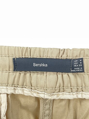 m Beden çeşitli Renk Bershka Düz Kesim %70 İndirimli.
