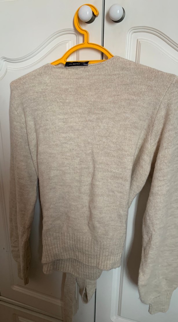 V Yaka Bağlamalı Bej Triko Kazak - Görsel 3