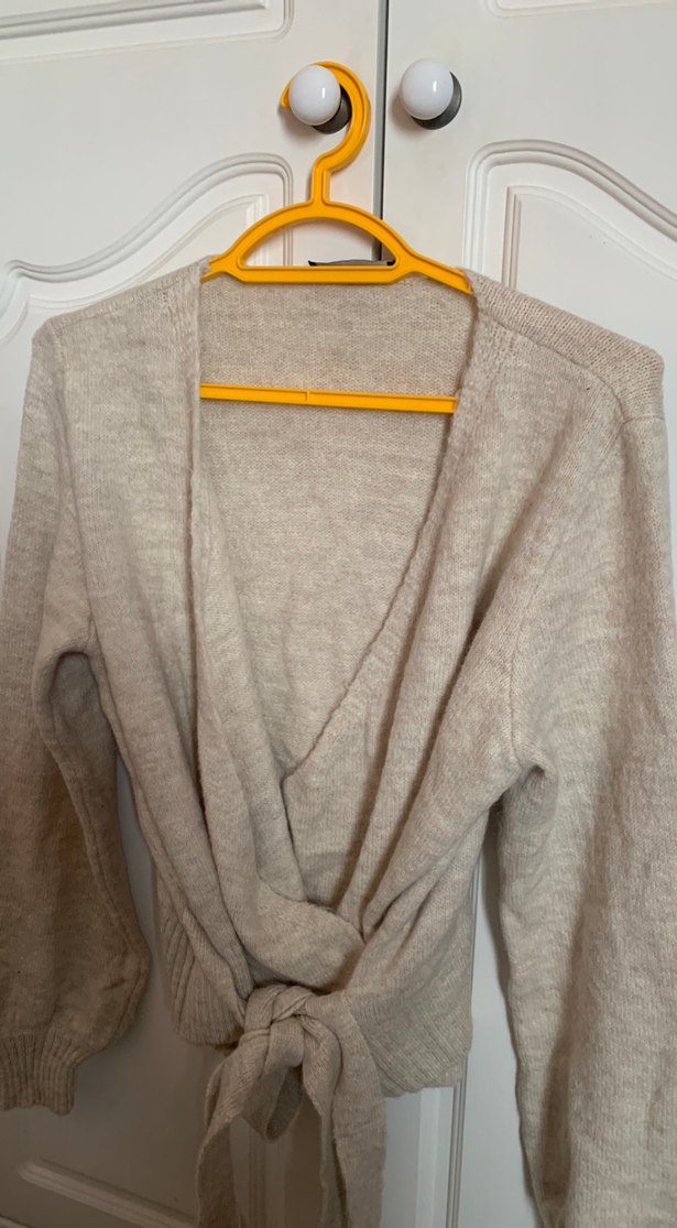 V Yaka Bağlamalı Bej Triko Kazak - Görsel 2