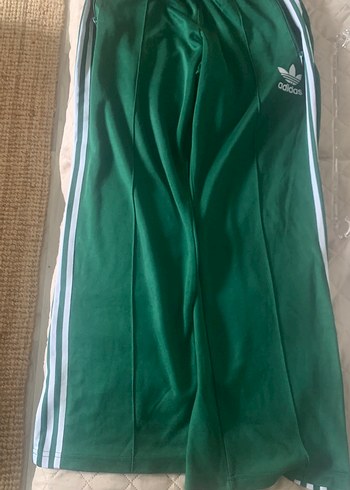 Adidas Yesil Uc Cizgili Spor Sort