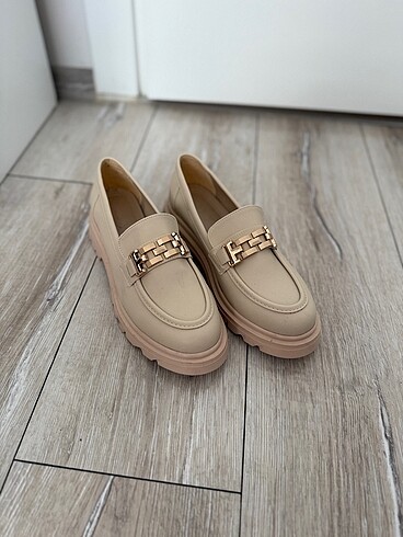 Kadın kalın tabanlı toka detaylı loafer ayakkabı