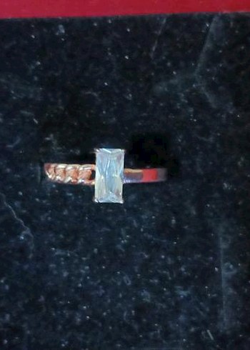 Altın Renkli Kadın Yüzük Parlak Taşlı - Görsel 2