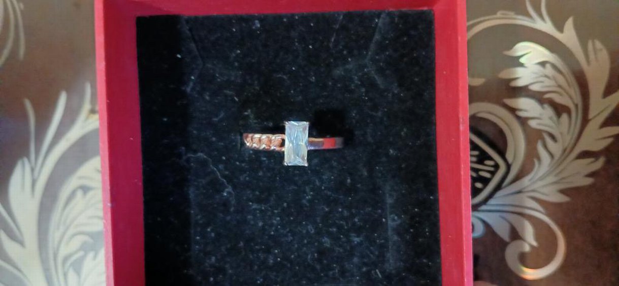 Altın Renkli Kadın Yüzük Parlak Taşlı - Görsel 2