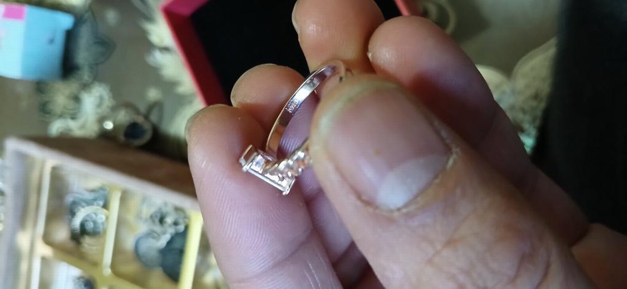 Altın Renkli Kadın Yüzük Parlak Taşlı - Görsel 3