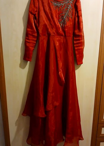 Saten Görünümlü Kırmızı Uzun Kollu Uzun Elbise - Görsel 3