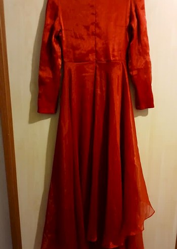 Saten Görünümlü Kırmızı Uzun Kollu Uzun Elbise - Görsel 2