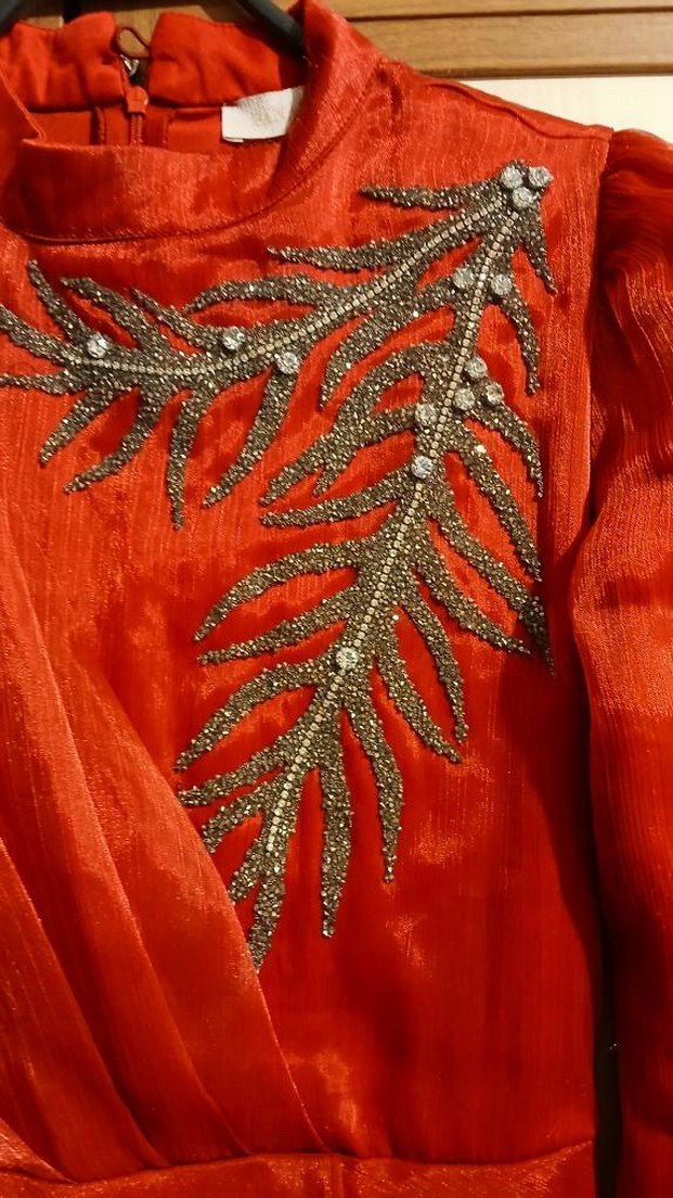 Saten Görünümlü Kırmızı Uzun Kollu Uzun Elbise - Görsel 4