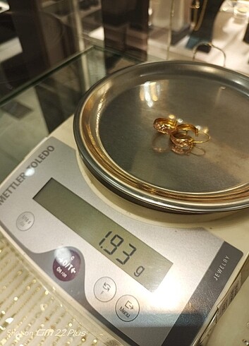 Beden 14 ayar 1.93 gram Halep küpe.