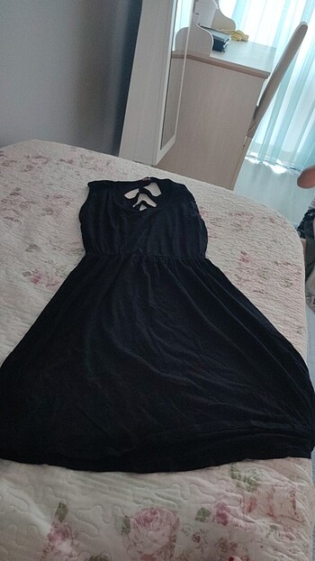 Arkası detaylı kısa elbise 