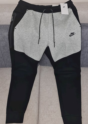 Nike Tech Fleece HV0959-011 Eşofman Altı - Görsel 4