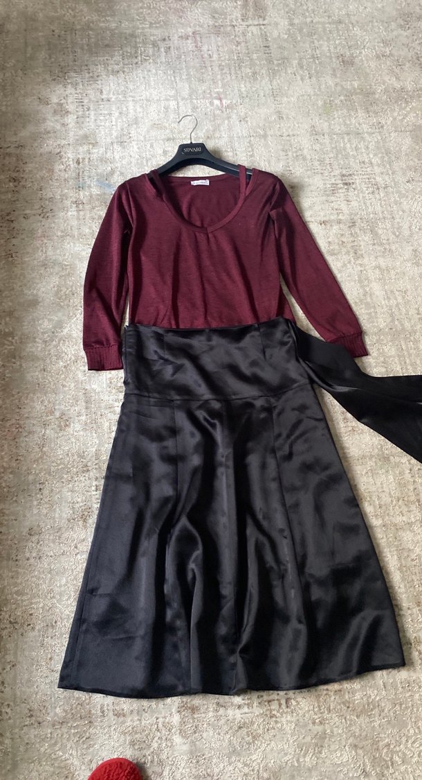 Bordo bluz ve saten midi etek - Görsel 5