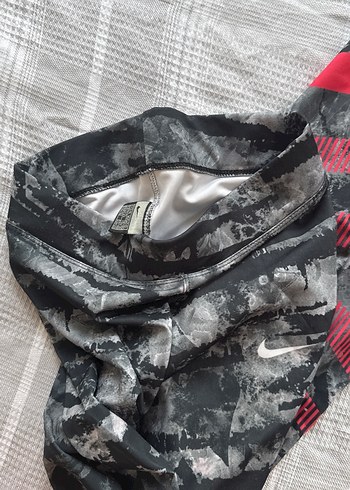 Nike Gri Batik Desenli Spor Kadın Tayt - Görsel 2