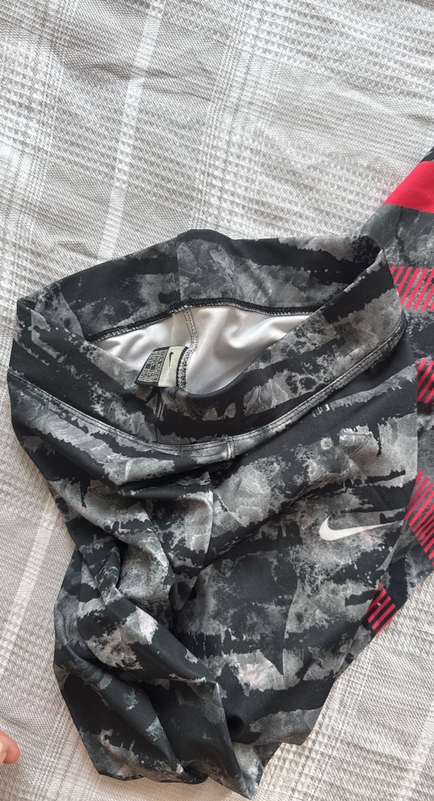 Nike Gri Batik Desenli Spor Kadın Tayt - Görsel 2