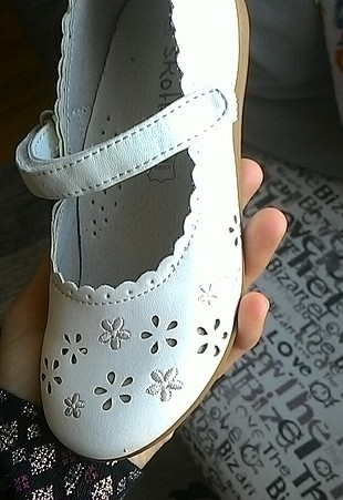 28 Beden beyaz Renk 27-28 gerçek deri kız çocuk beyaz ayakkabı, yeni..