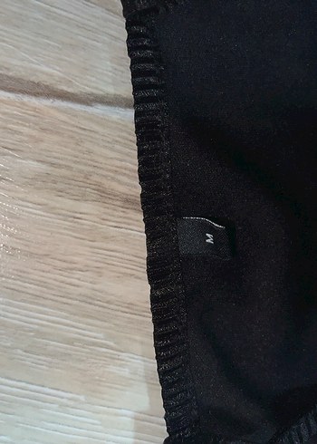 Siyah Piliseli Yüksek Yakalı Kadın Bluz - Görsel 2