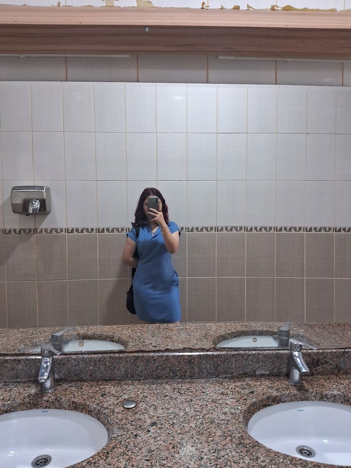 V Yaka Kısa Kollu Mavi Denim Elbise - Görsel 2