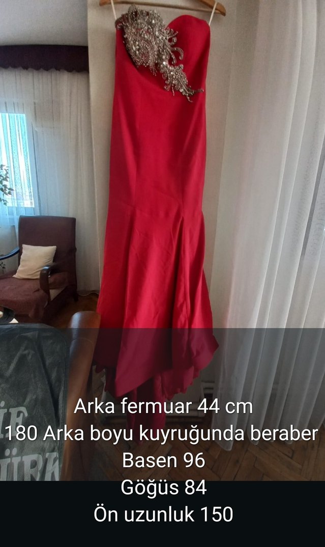 Kırmızı İşlemeli Straplez Abiye Elbise - Görsel 3