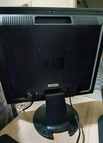 HP L1906 19" inç monitör - Görsel 2