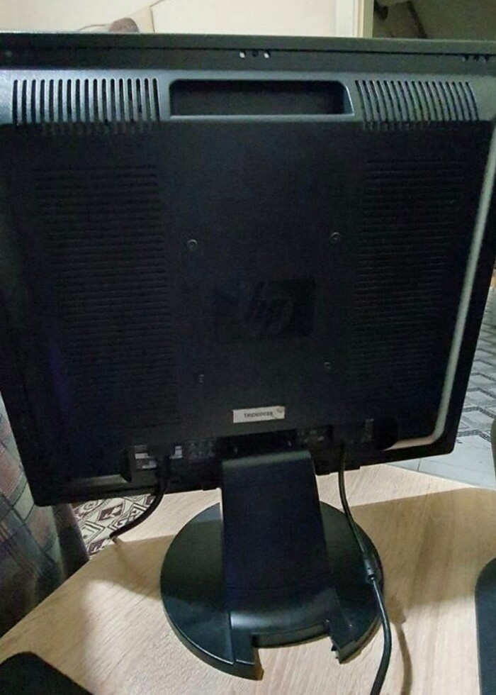 HP L1906 19" inç monitör - Görsel 2