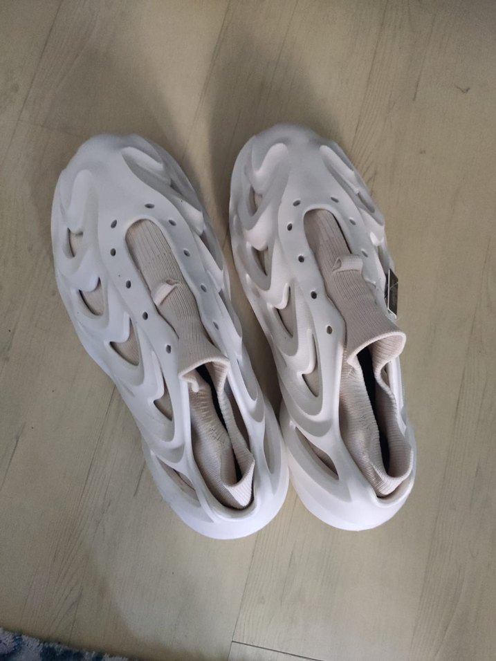 Beyaz Erkek Su Ayakkabısı, Sokak Stili - Görsel 5