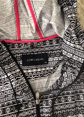 Desenli Kapüşonlu Gri yağmurluk trençkot - Görsel 2