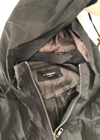 Siyah Kapüşonlu Fermuarlı Kadın Mont - Görsel 3