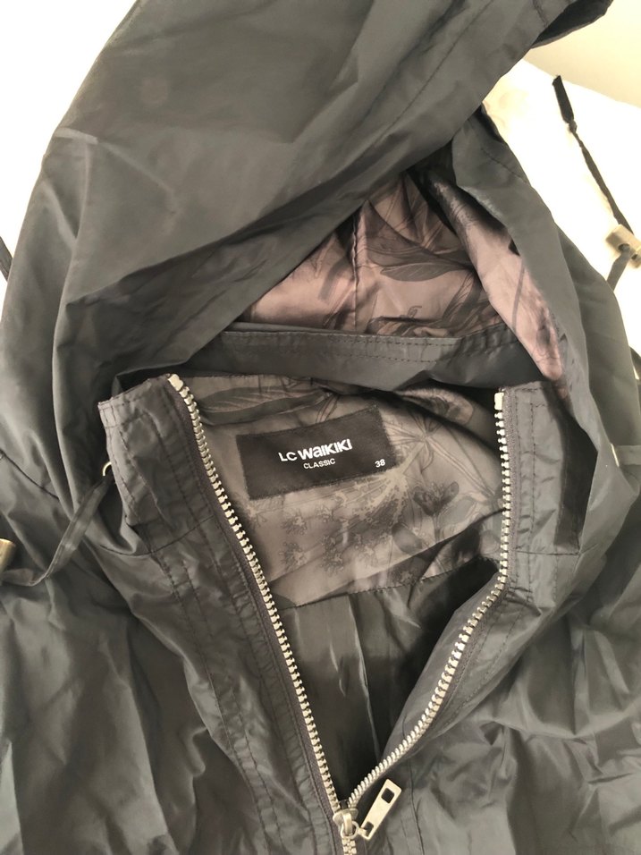 Siyah Kapüşonlu Fermuarlı Kadın Mont - Görsel 3